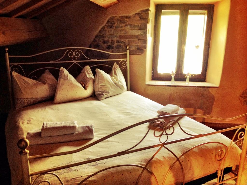 Casale Delle Rondini Bed and Breakfast Tolentino Δωμάτιο φωτογραφία
